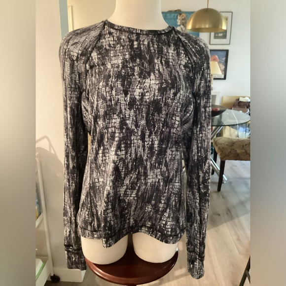 Lululemon Its Rulu Run Long Sleeve Shirt. Size 8. Release 2022. - Picture 5 of 11